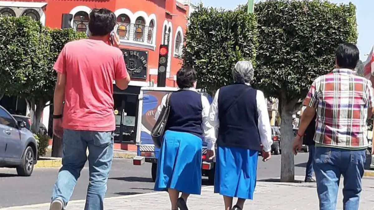 MUJERES IGLESIA